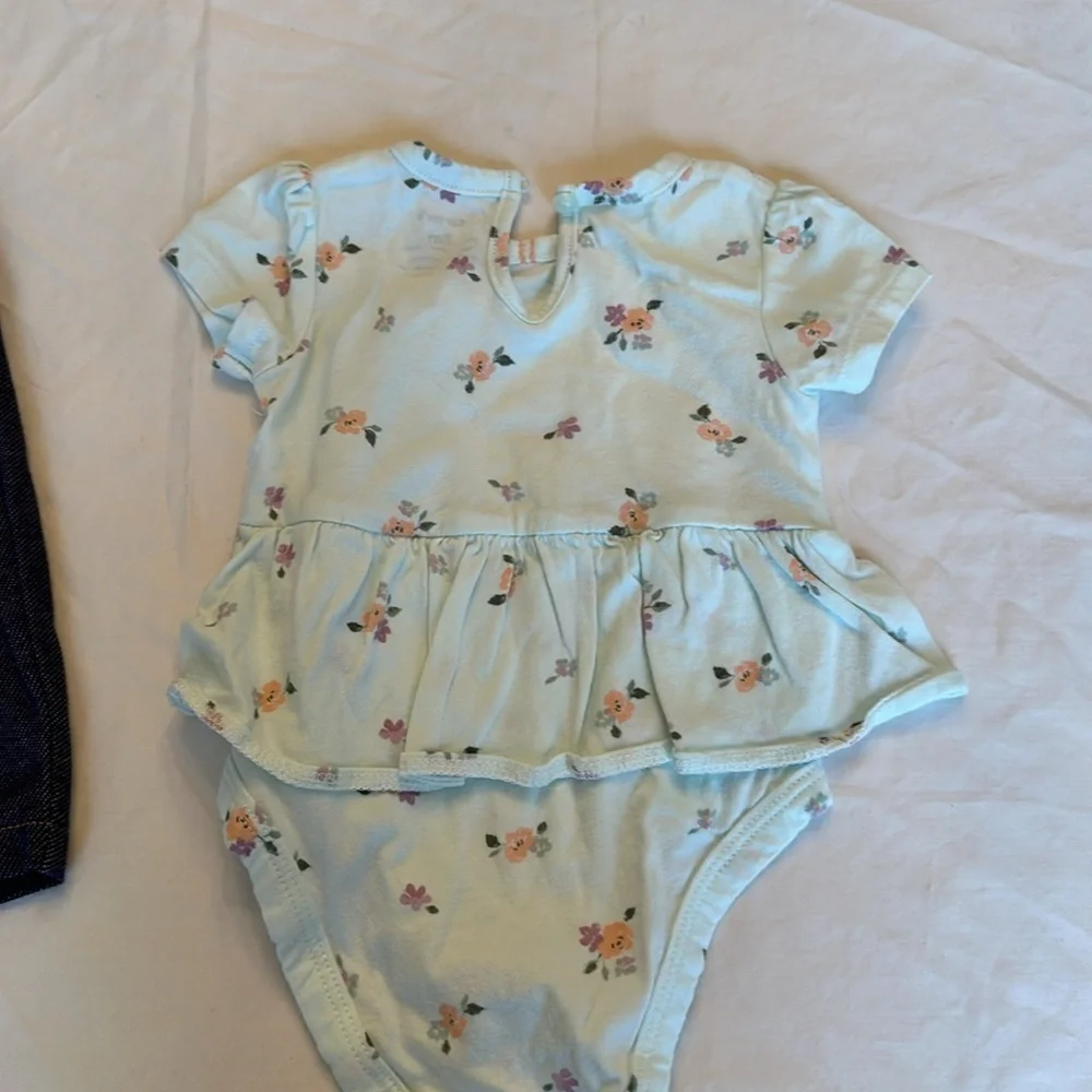 Carters bundle of three size 3 months baby girl outfits. All in GREAT CONDITION